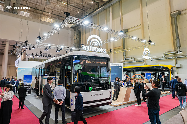 A Yutong Apresenta Nova Geração de Autocarros Interurbanos Elétricos a Bateria IC12E na Cimeira UITP de Hamburgo 2025, Mostrando a Inovação da Eletrificação