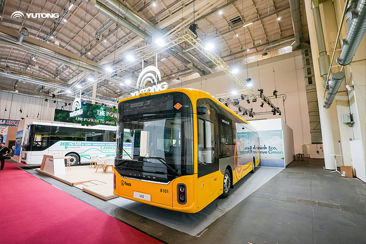 A Yutong Apresenta Nova Geração de Autocarros Interurbanos Elétricos a Bateria IC12E na Cimeira UITP de Hamburgo 2025, Mostrando a Inovação da Eletrificação