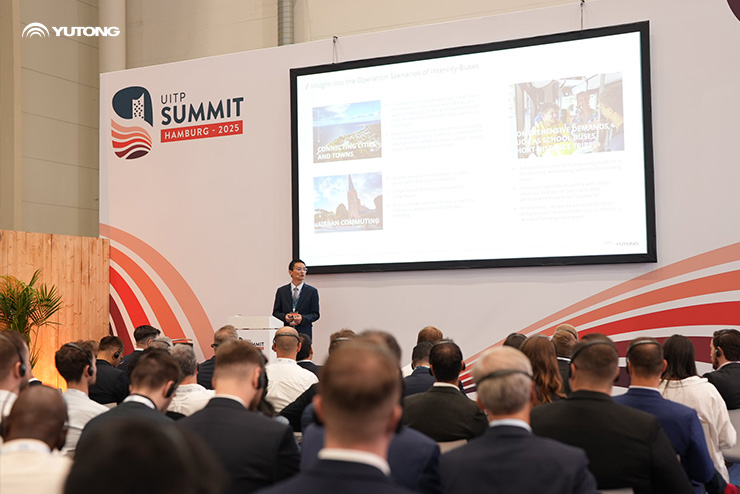 A Yutong Apresenta Nova Geração de Autocarros Interurbanos Elétricos a Bateria IC12E na Cimeira UITP de Hamburgo 2025, Mostrando a Inovação da Eletrificação