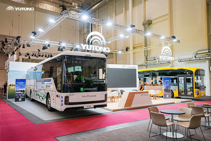 A Yutong Apresenta Nova Geração de Autocarros Interurbanos Elétricos a Bateria IC12E na Cimeira UITP de Hamburgo 2025, Mostrando a Inovação da Eletrificação
