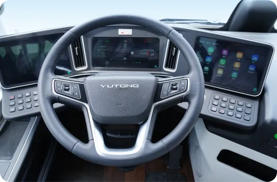 O cockpit inteligente altamente integrado inclui um painel de instrumentos central de 10,25 e um ecrã de controlo lateral de 10,1