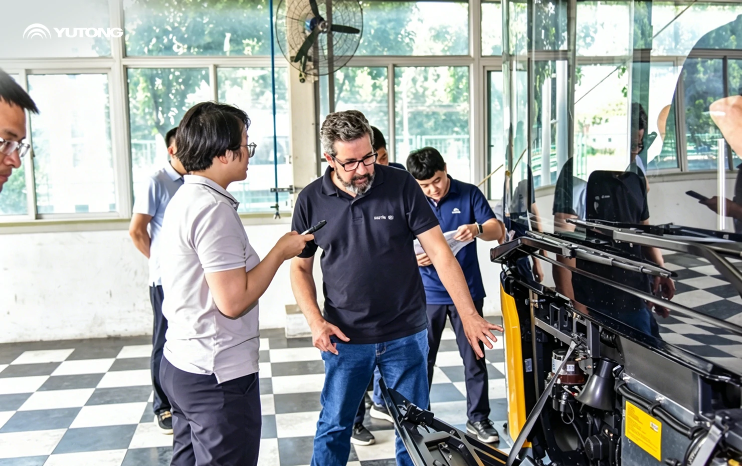 Equipa técnica da Carris visita a Yutong para inspeção e ajustes técnicos ao modelo U12 Equipa técnica da Carris visita a Yutong para inspeção e ajustes técnicos ao modelo U12